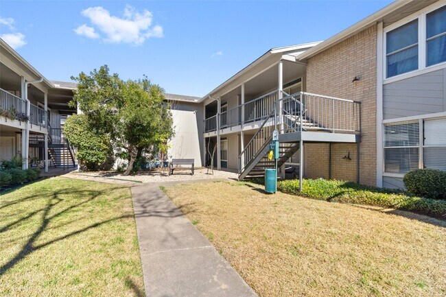 Foto del edificio - 2450 Ashdale Dr