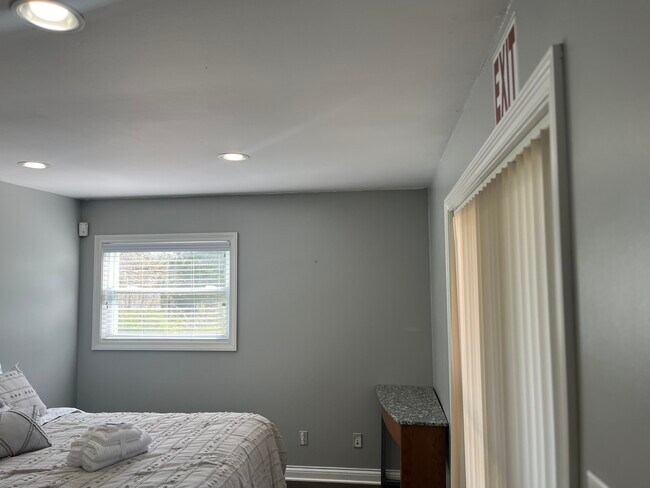 Foto del edificio - 1459 E Brunswick Ave