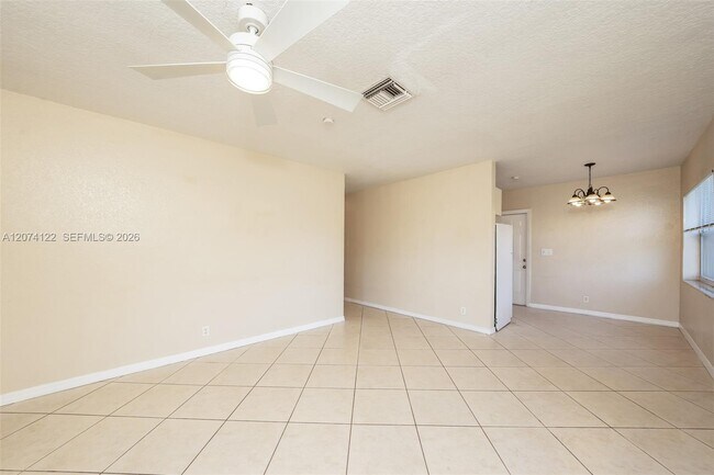 Foto del edificio - 900 W Bloxham St
