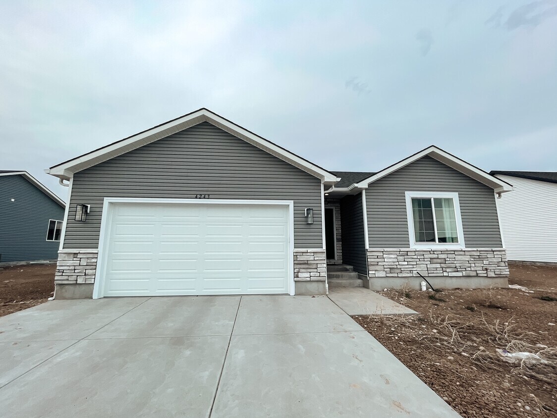 4243 E Zona Wy, Ammon, ID 83401 House Rental in Ammon, ID