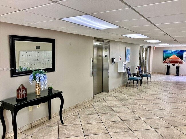 Building Photo - 3910 Inverrary Blvd