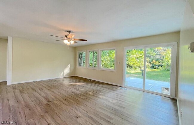 Building Photo - 9315 Glenwood Trail
