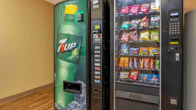 Foto del edificio - 9750 Lake Shore Dr E