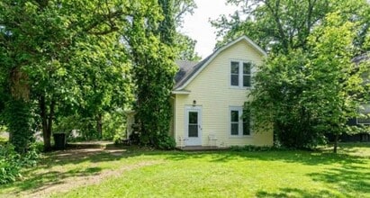Building Photo - 1135 Rainbow Dr