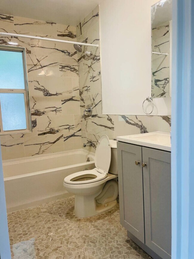 Building Photo - 26 Elm Ave