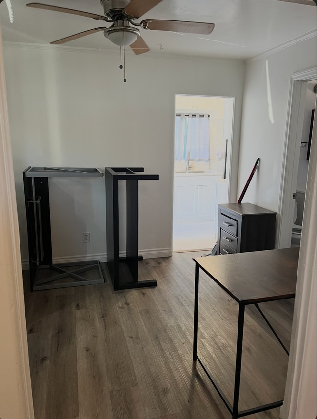Dining room - 2444 Commercial St