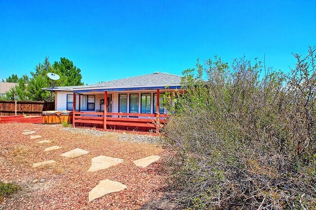 Foto del edificio - Charming 3-Bed, 2-Bath Home in Orchard Mesa