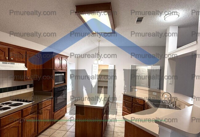 Building Photo - AVAILABLE NOW!!! Beautiful 3-Bedroom, 2-Ba...