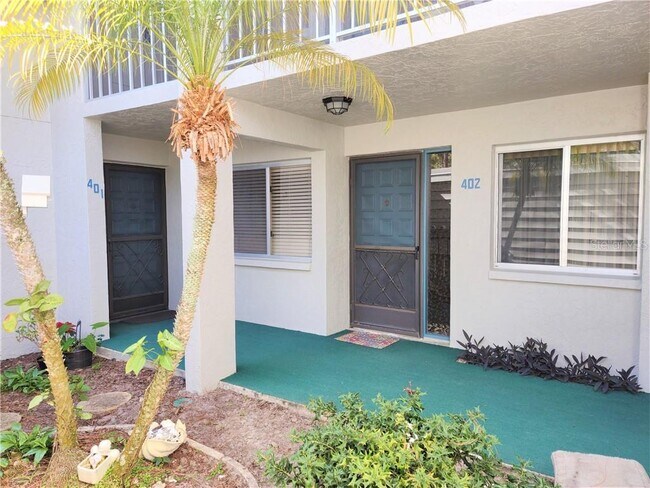 Foto del edificio - 402 Pinebrook Crescent