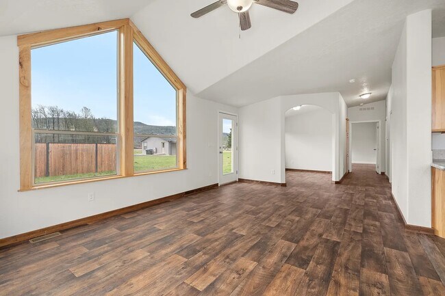 Foto del edificio - 210 Mossyrock Rd W