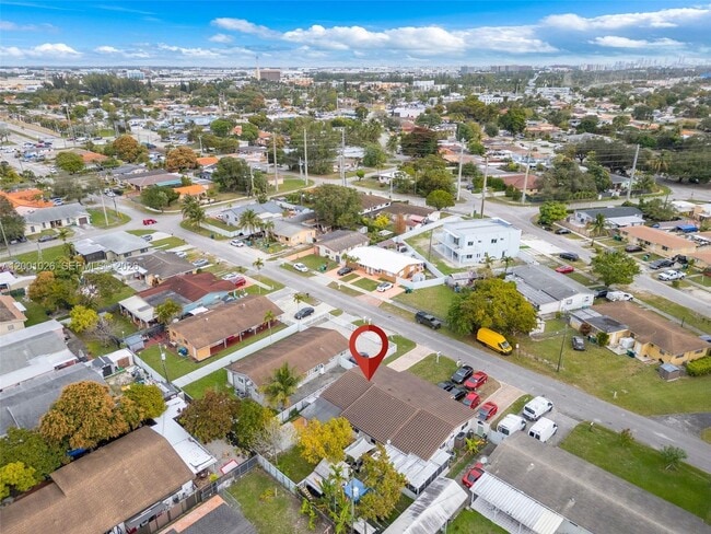 Foto del edificio - 310 SW 76th Ct