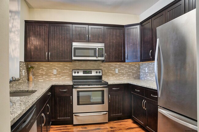 Building Photo - 1101 Captain's Lookout Way