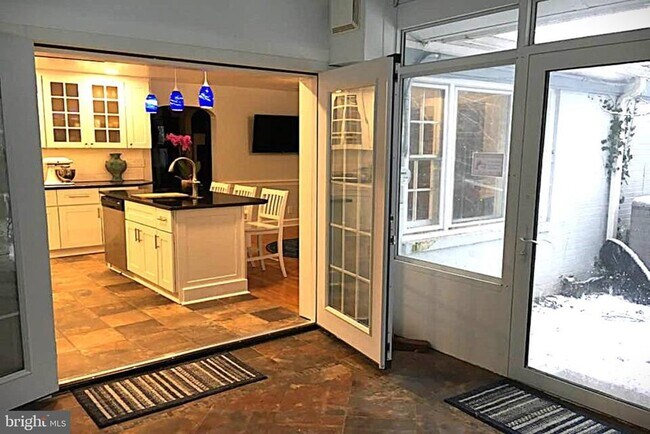 Foto del edificio - 218 Martroy Ln