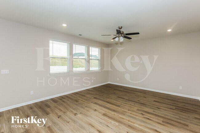 Foto del edificio - 5013 Dunsford Dr