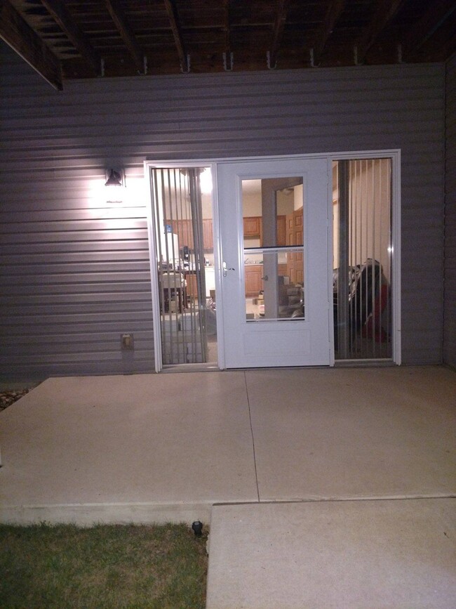 Building Photo - 2627 Orchard Dr