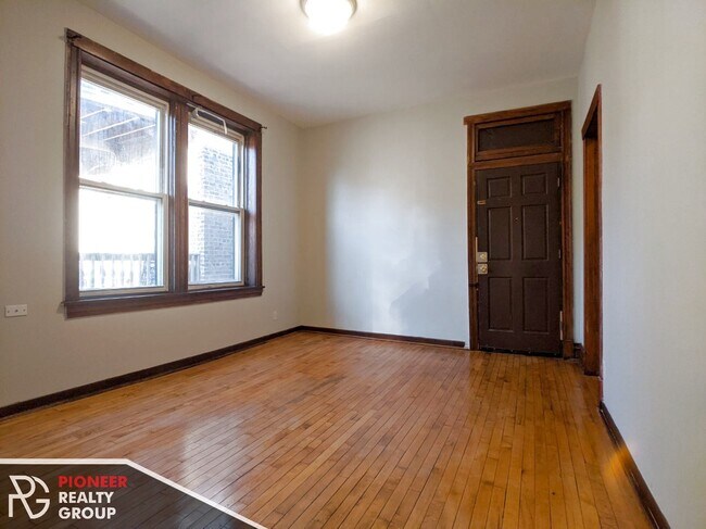 Foto del edificio - 1422 N Maplewood Ave