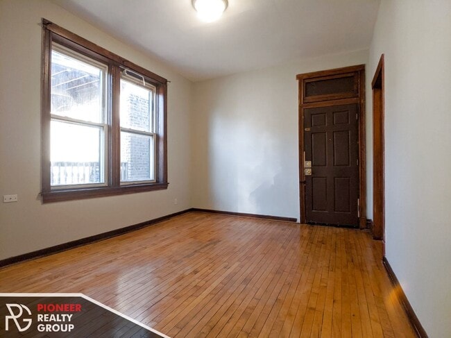 Building Photo - 1422 N Maplewood Ave