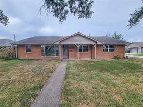 Building Photo - 2403 Willowby Dr