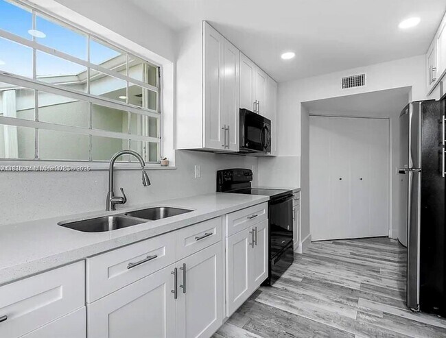 Foto del edificio - 2504 SE 20th Pl