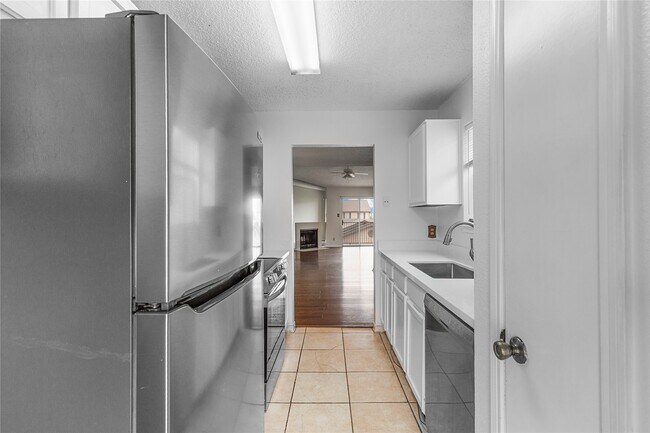 Building Photo - 2121 Hepburn St