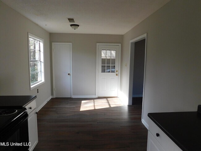 Foto del edificio - 1827 Custer Dr