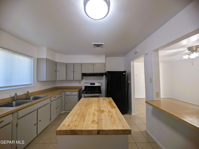 Foto del edificio - 5804 Pickerel Dr