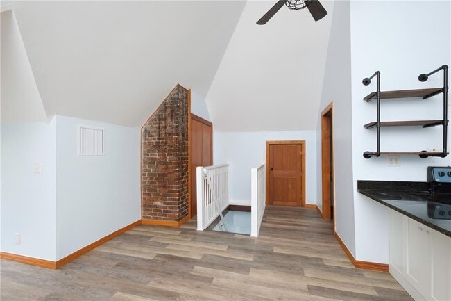 Foto del edificio - 735 E University Ave