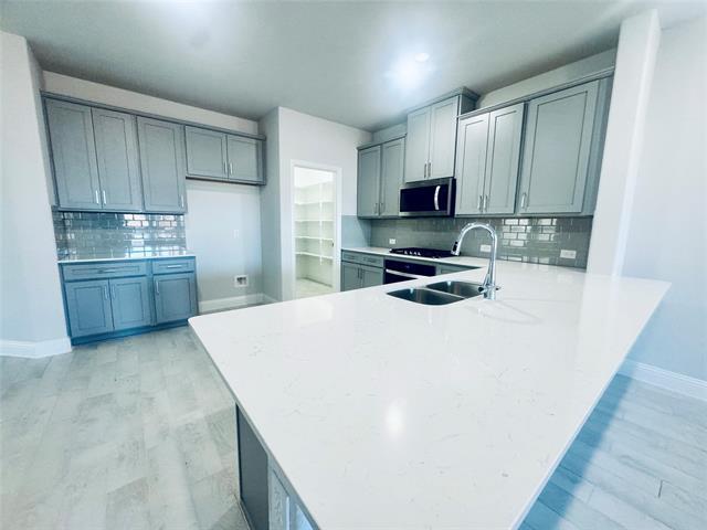 Building Photo - 2730 Woodland Ct