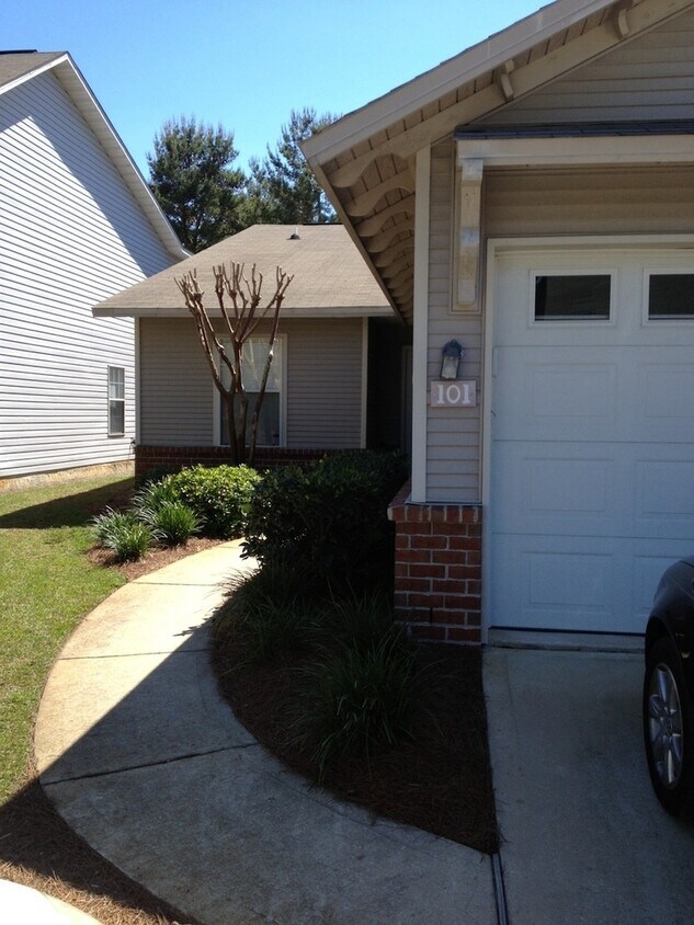 Primary Photo - Renovated 3/2/1 in Escada ready June 20th