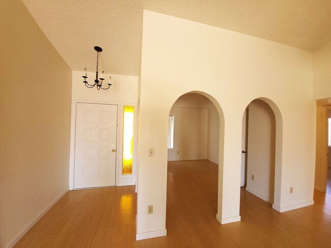 Building Photo - NICE FAMILY HOME IN AHWATUKEE READY TO RENT!