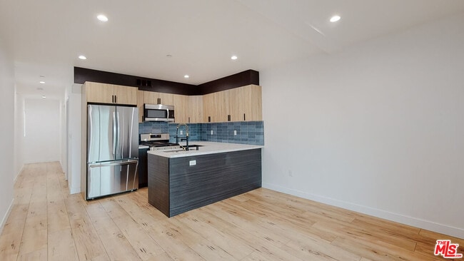 Foto del edificio - 6807 Gloria Ave