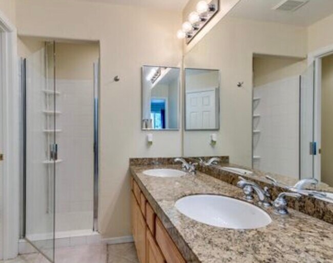 Building Photo - 7508 E Earll Dr
