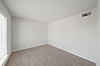 Building Photo - 3203 Ripplebrook Dr