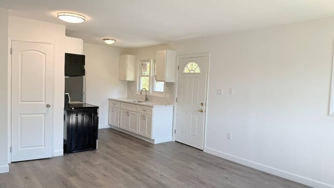 Building Photo - 224 Grape Hollow Rd