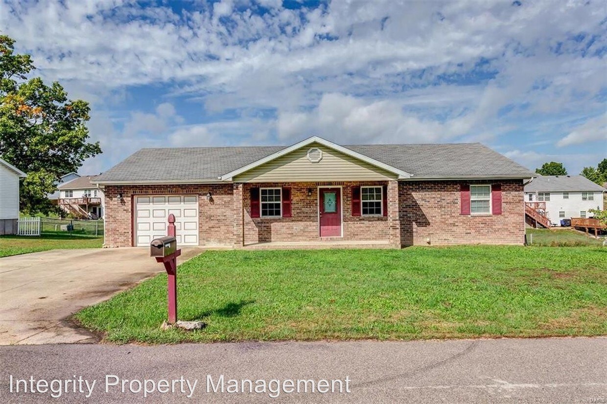 2 br, 2 bath House 19735 Stirrup Lane House Rental in Waynesville