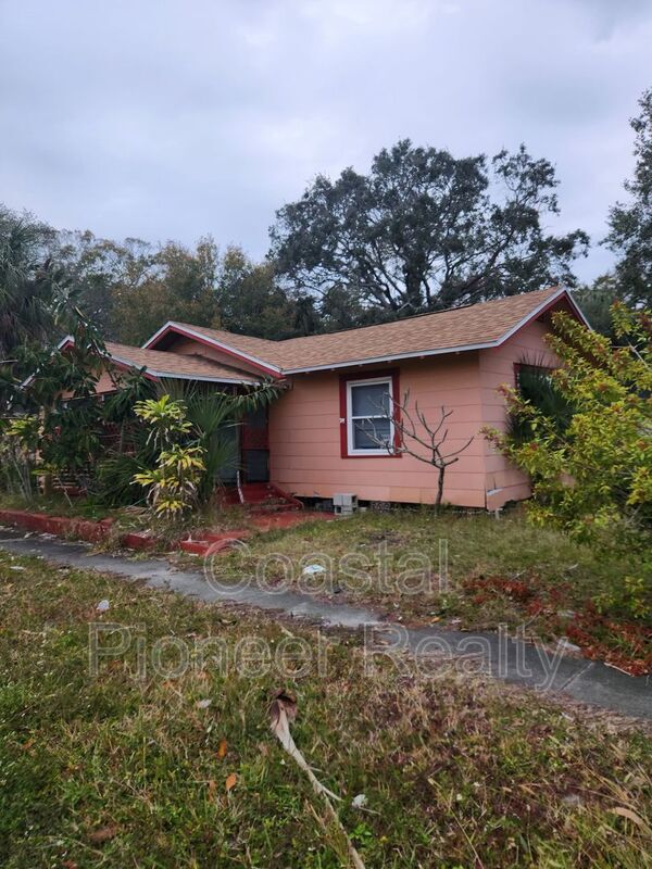 Primary Photo - 701 Newton Ave S