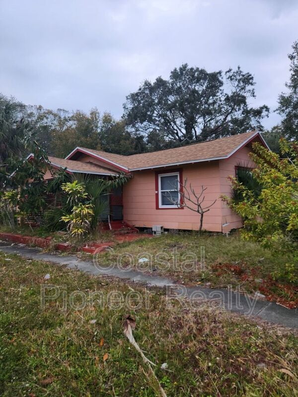 Photo - 701 Newton Ave S