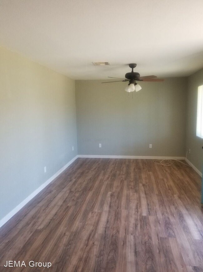 Building Photo - 1734-1738 W Glenrosa Ave