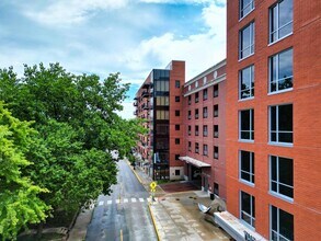 Building Photo - 1200 E Walnut St