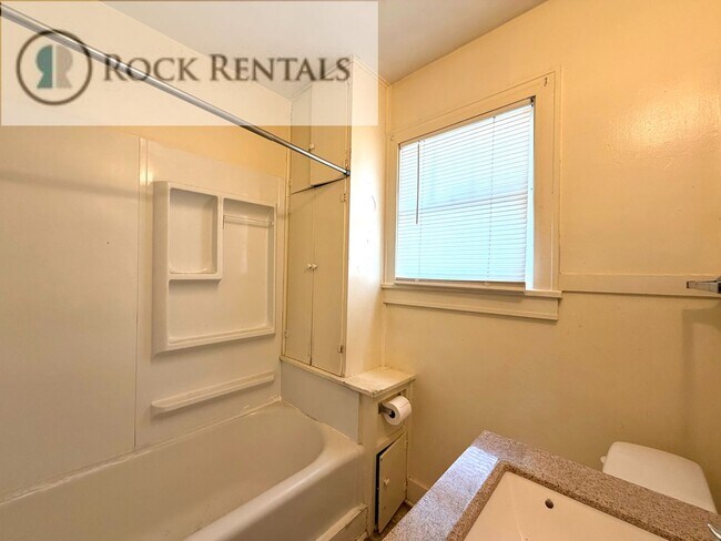 Foto del edificio - 1 Bed 1 Bath House