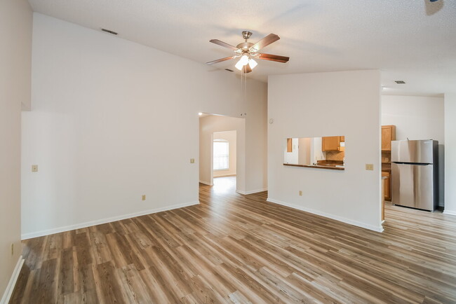 Foto del edificio - 283 Springfield Ct