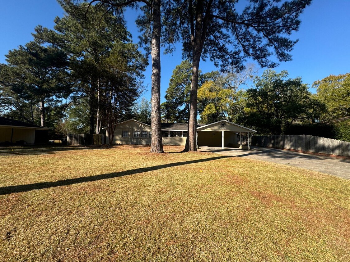 Primary Photo - Large lot in Southern Hills....