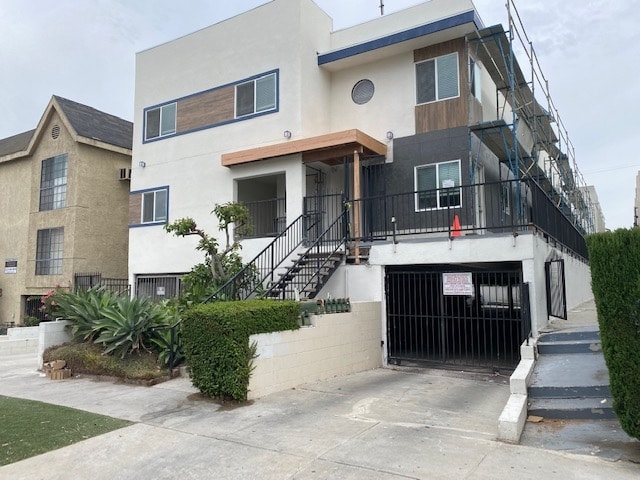 Building Photo - 4832 Rosewood Ave