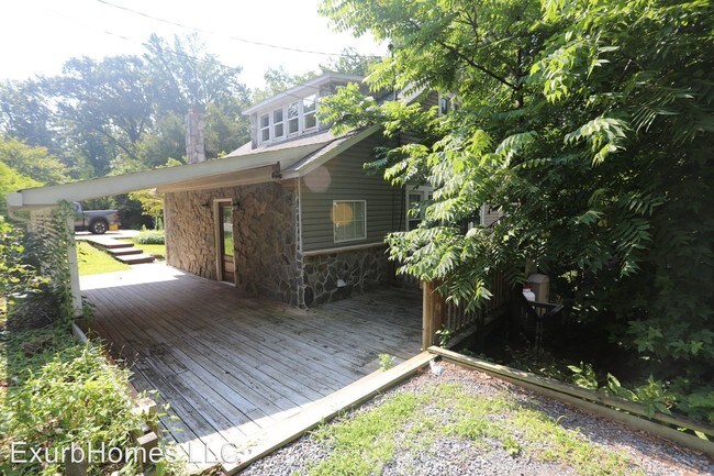 Building Photo - 4 br, 3 bath House - 363 Hall Rd