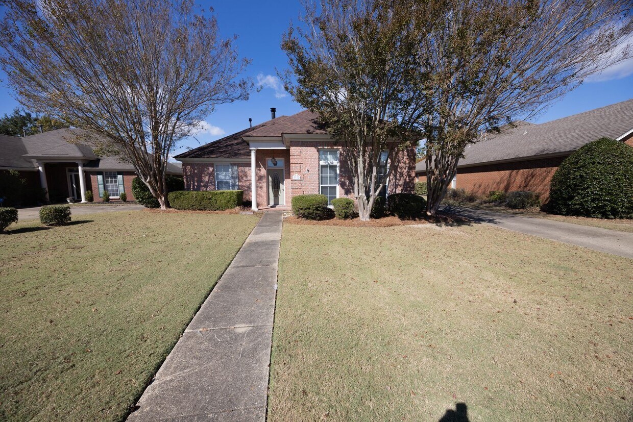 Foto principal - 9336 Bristlecone Dr