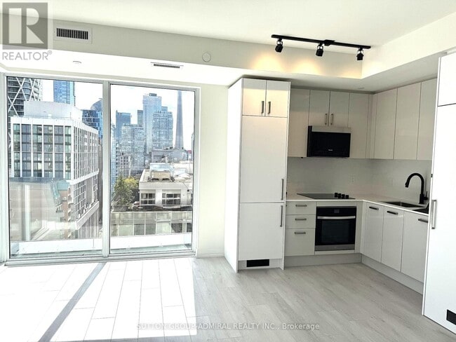 Building Photo - 280 Dundas St W