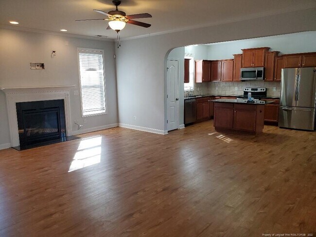 Foto del edificio - 1107 Ronald Reagan Drive