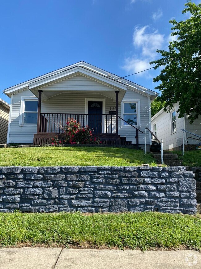 Building Photo - 152 Webster Ave