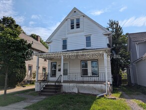 Building Photo - 425 Oberlin Ave