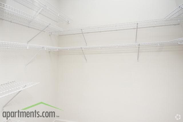 Bedroom - Edgewater Apartments